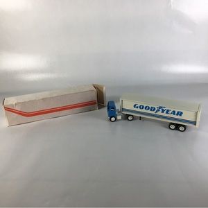 Vintage Winross Goodyear Truck & Trailer Semi Trailer 1/64 Die Cast